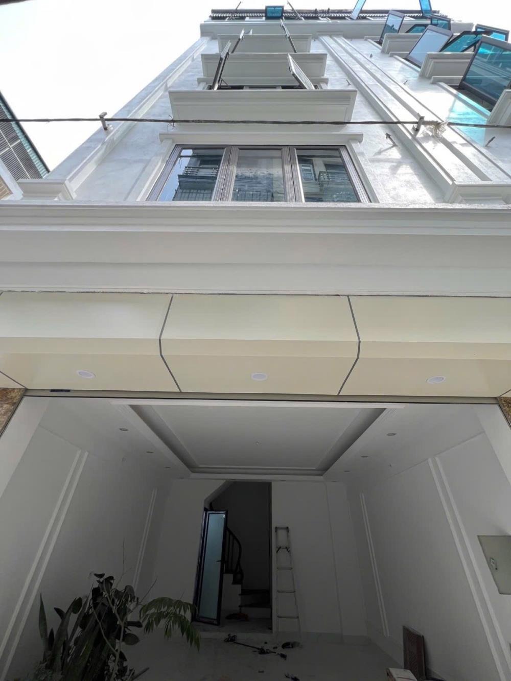 Bán gấp nhà phố Linh Đàm - 38m2 x 7 tầng - Gara ô tô, thang máy - Giá chỉ 7.8 tỷ