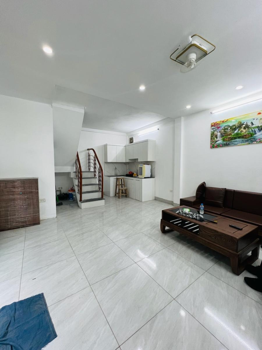 Bán nhà 2 tầng, 31m2, Giá 5.1 tỷ - Vị trí đắc địa, Kinh doanh sầm uất