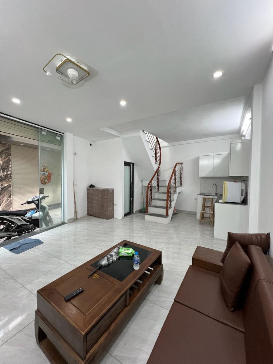 Bán nhà 2 tầng, 31m2, Giá 5.1 tỷ - Vị trí đắc địa, Kinh doanh sầm uất