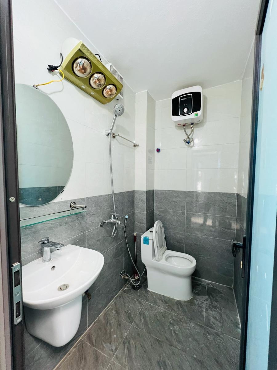 Bán nhà 2 tầng, 31m2, Giá 5.1 tỷ - Vị trí đắc địa, Kinh doanh sầm uất