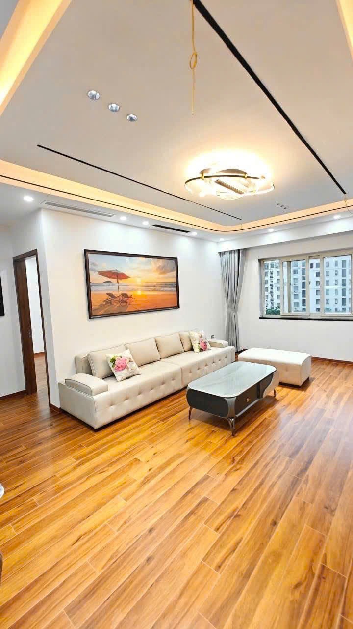 Bán Căn Hộ D5A Trần Thái Tông 120m2, 3PN, 9.25 tỷ - Full Nội Thất, View Thoáng