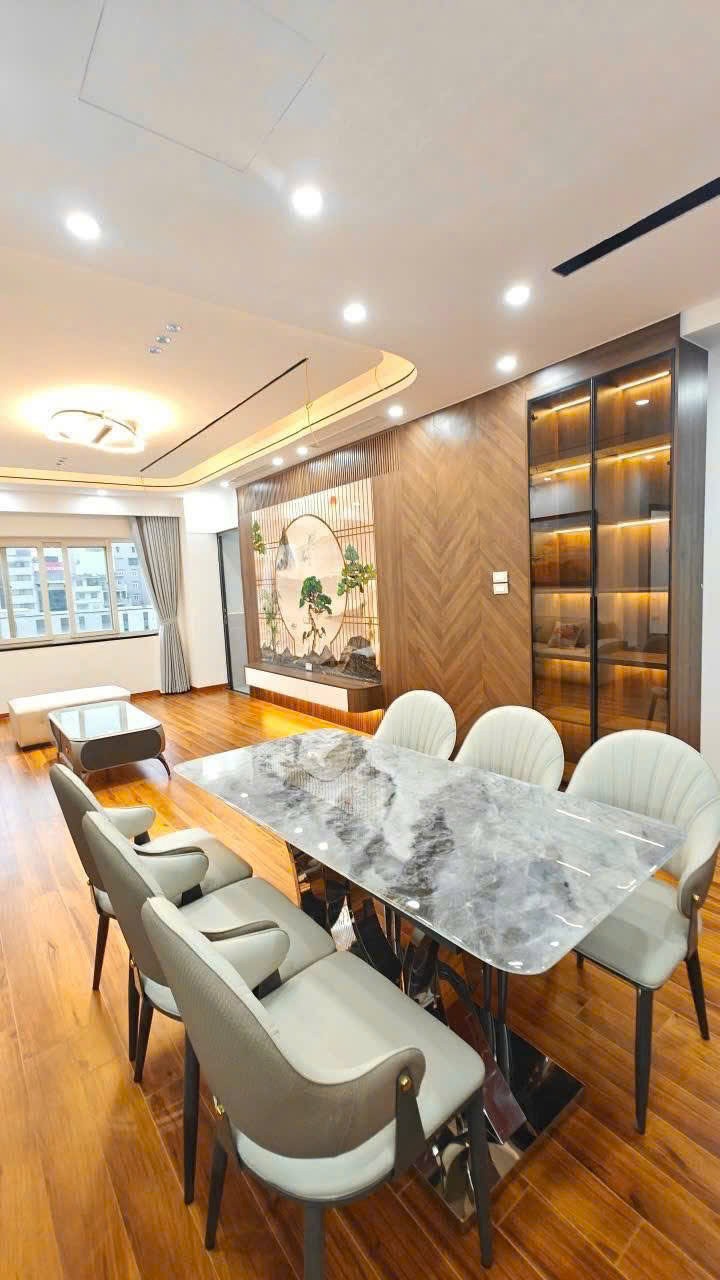 Bán Căn Hộ D5A Trần Thái Tông 120m2, 3PN, 9.25 tỷ - Full Nội Thất, View Thoáng