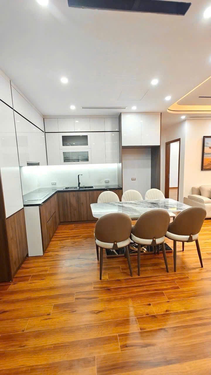 Bán Căn Hộ D5A Trần Thái Tông 120m2, 3PN, 9.25 tỷ - Full Nội Thất, View Thoáng