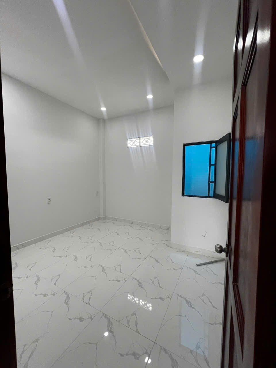 Nhà Giá Rẻ Hóc Môn: Sổ Hồng Riêng, Dưới 800TR - [Tên Dự Án/Khu Vực]