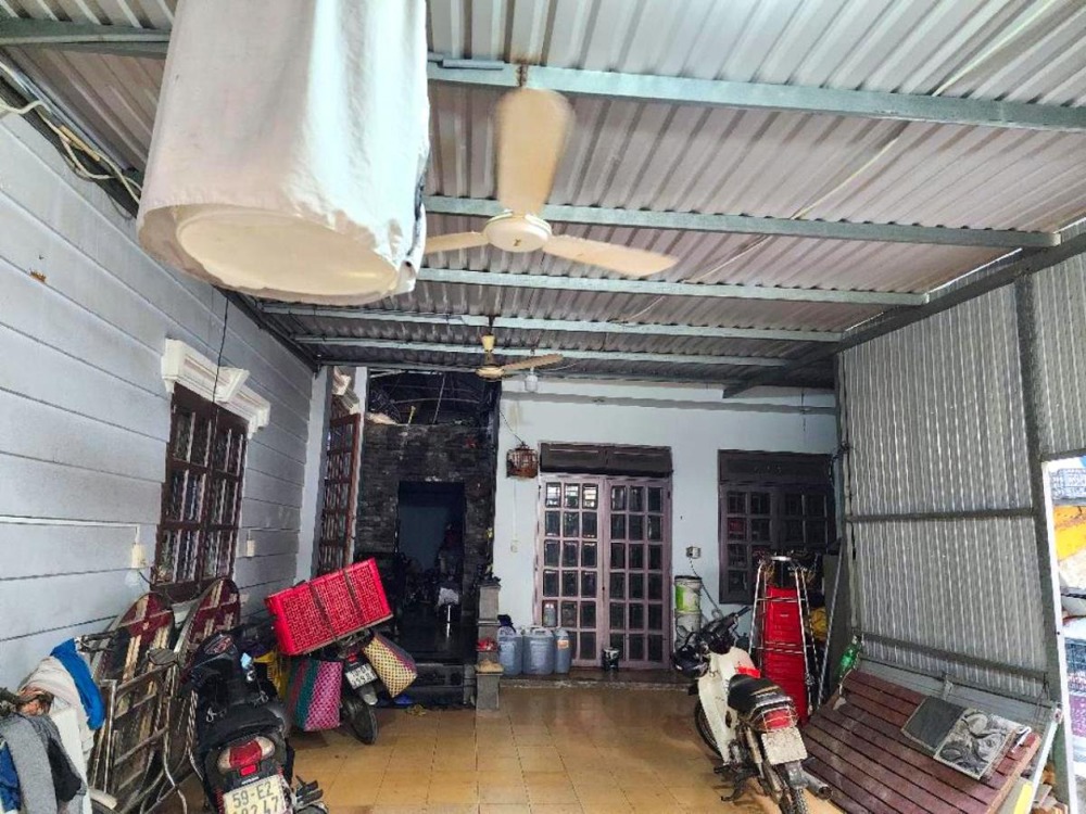Nhà Lô Góc Nguyễn Thị Huê, 137m2, Giá 5.29 Tỷ - Vị Trí Đắc Địa
