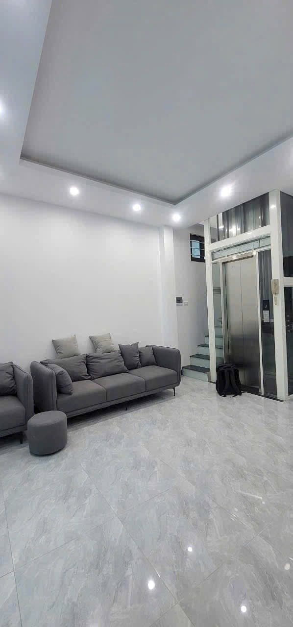 Bán nhà phố Hà Đông - 5 tầng, thang máy, KD tốt, ô tô đỗ cửa - Giá 8 tỷ