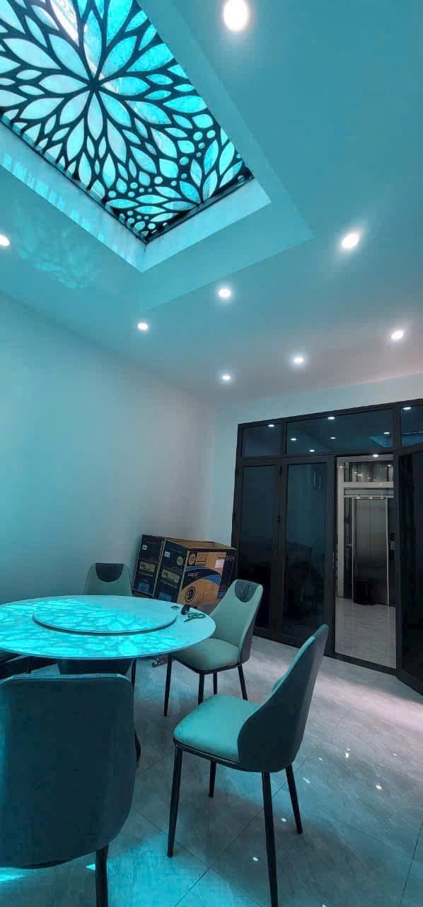 Bán nhà phố Hà Đông - 5 tầng, thang máy, KD tốt, ô tô đỗ cửa - Giá 8 tỷ