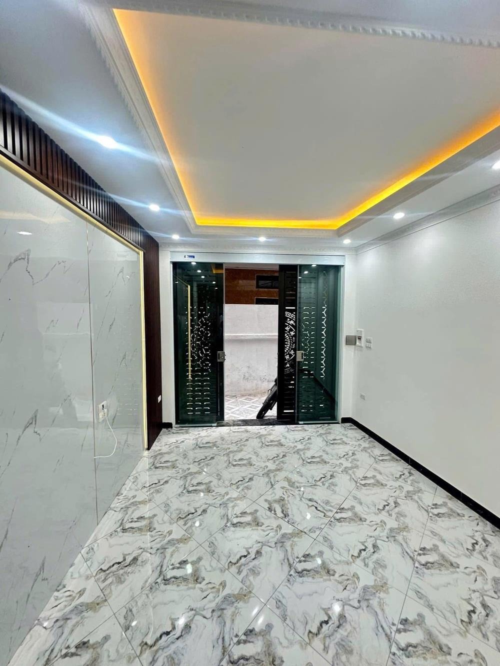 Nhà Mới Mặt Tiền Ba Đình: Vị Trí Đắc Địa, Thiết Kế Hiện Đại