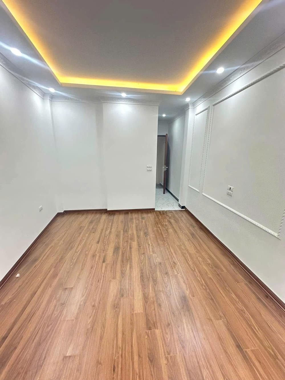 Nhà Mới Mặt Tiền Ba Đình: Vị Trí Đắc Địa, Thiết Kế Hiện Đại