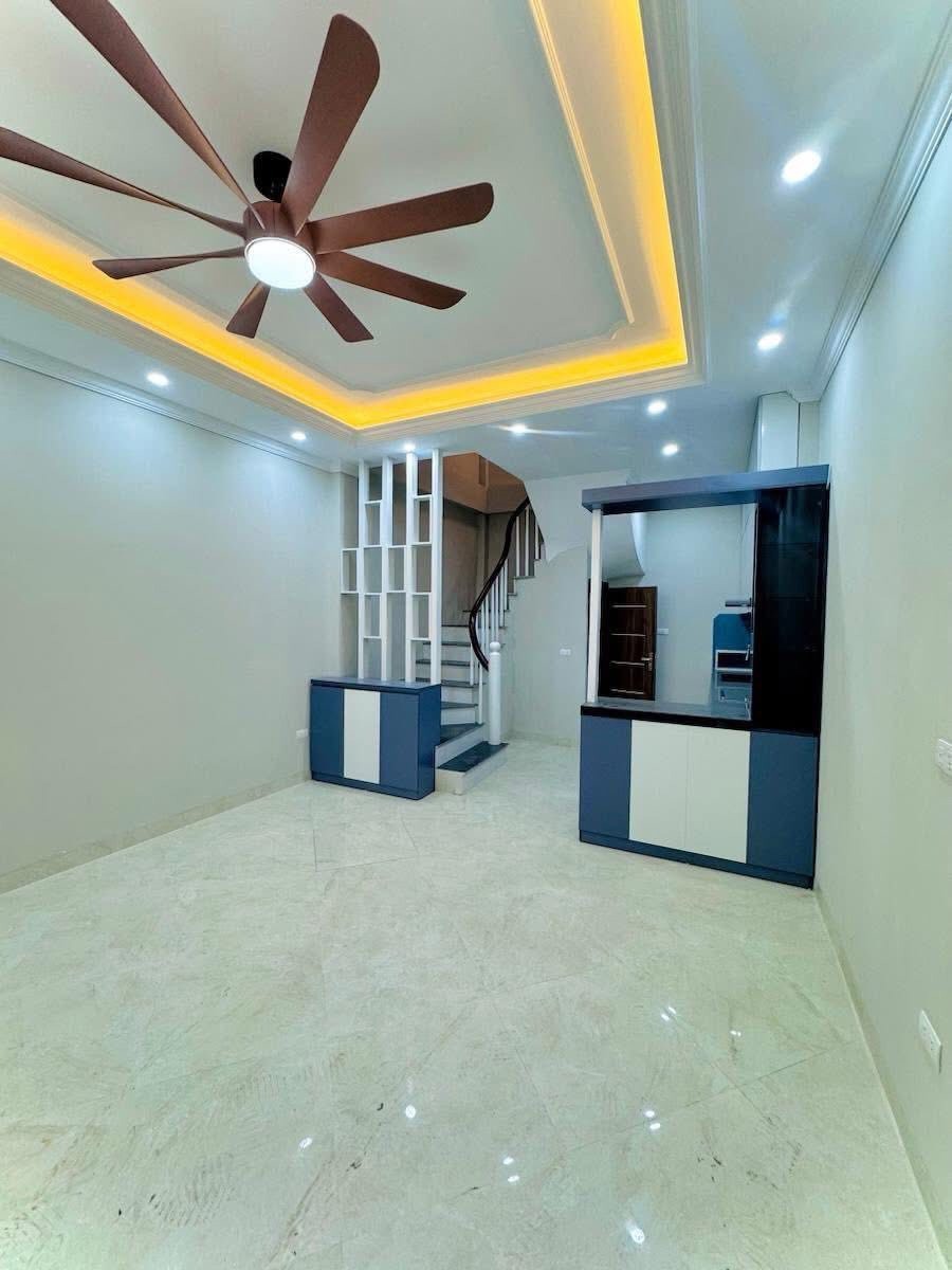 Bán nhà phố Hoàng Mai, 36m2, 5 Tầng, Giá 7.65 Tỷ - Vị trí đẹp, pháp lý chuẩn