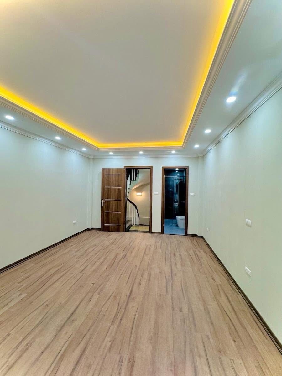 Bán nhà phố Hoàng Mai, 36m2, 5 Tầng, Giá 7.65 Tỷ - Vị trí đẹp, pháp lý chuẩn