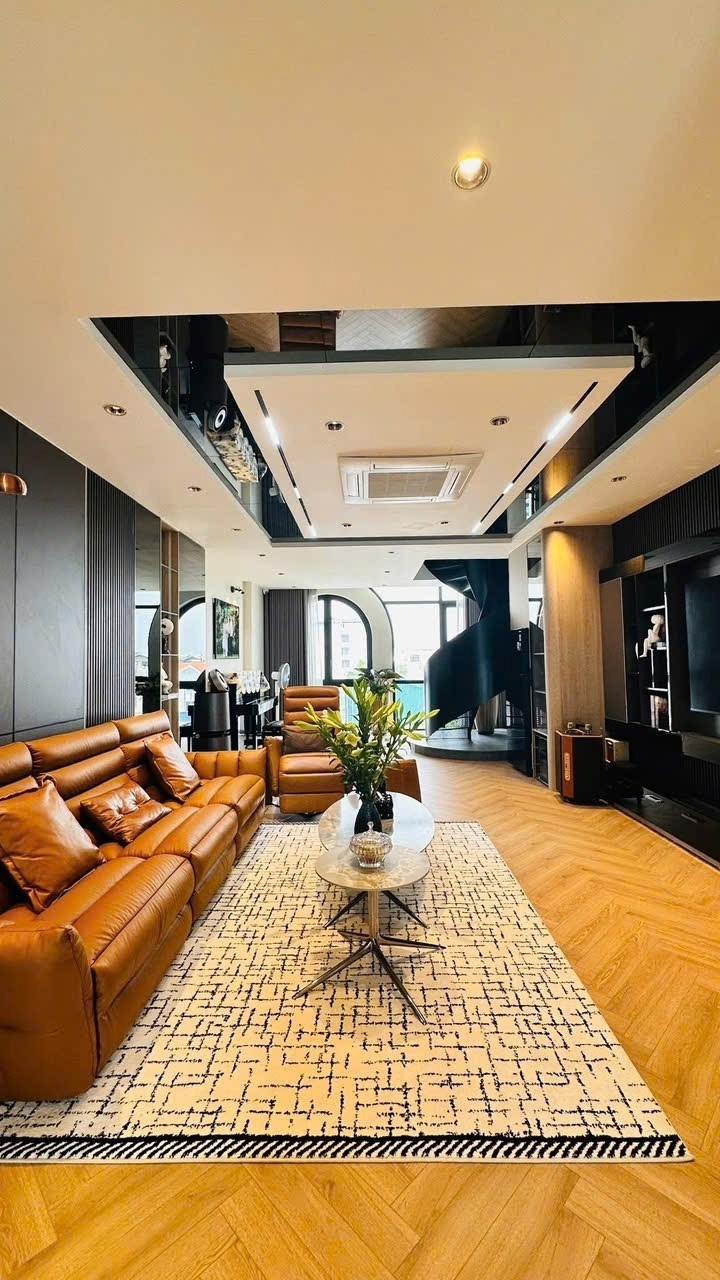 Bán Nhà Phân Lô Ngọc Thụy - 8 Tầng, Thang Máy, Gara Ô Tô - 29.3 Tỷ