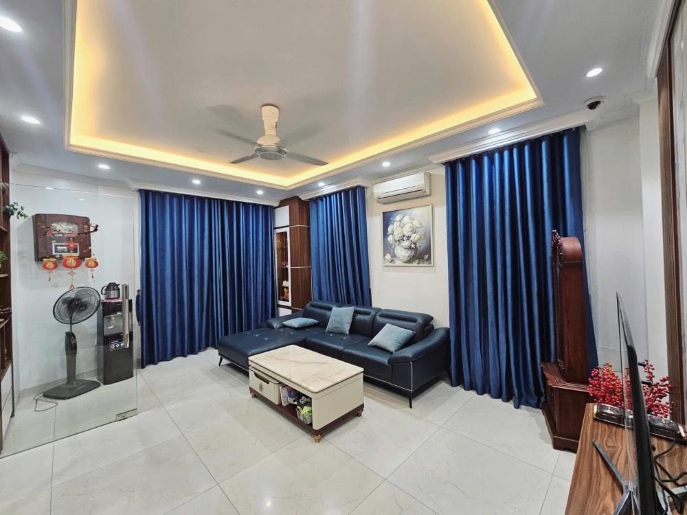 Nhà Mới Đẹp - Lô Góc - Ngõ Thông - Cầu Giấy - Giá 12.5 tỷ