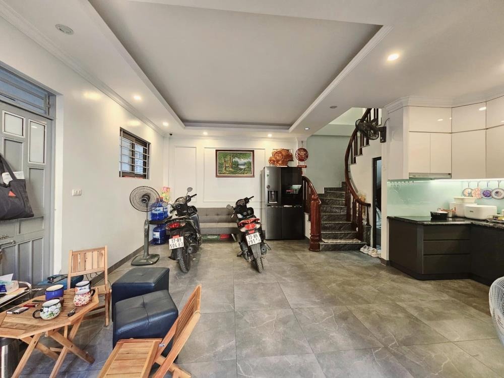 Nhà Mới Đẹp - Lô Góc - Ngõ Thông - Cầu Giấy - Giá 12.5 tỷ