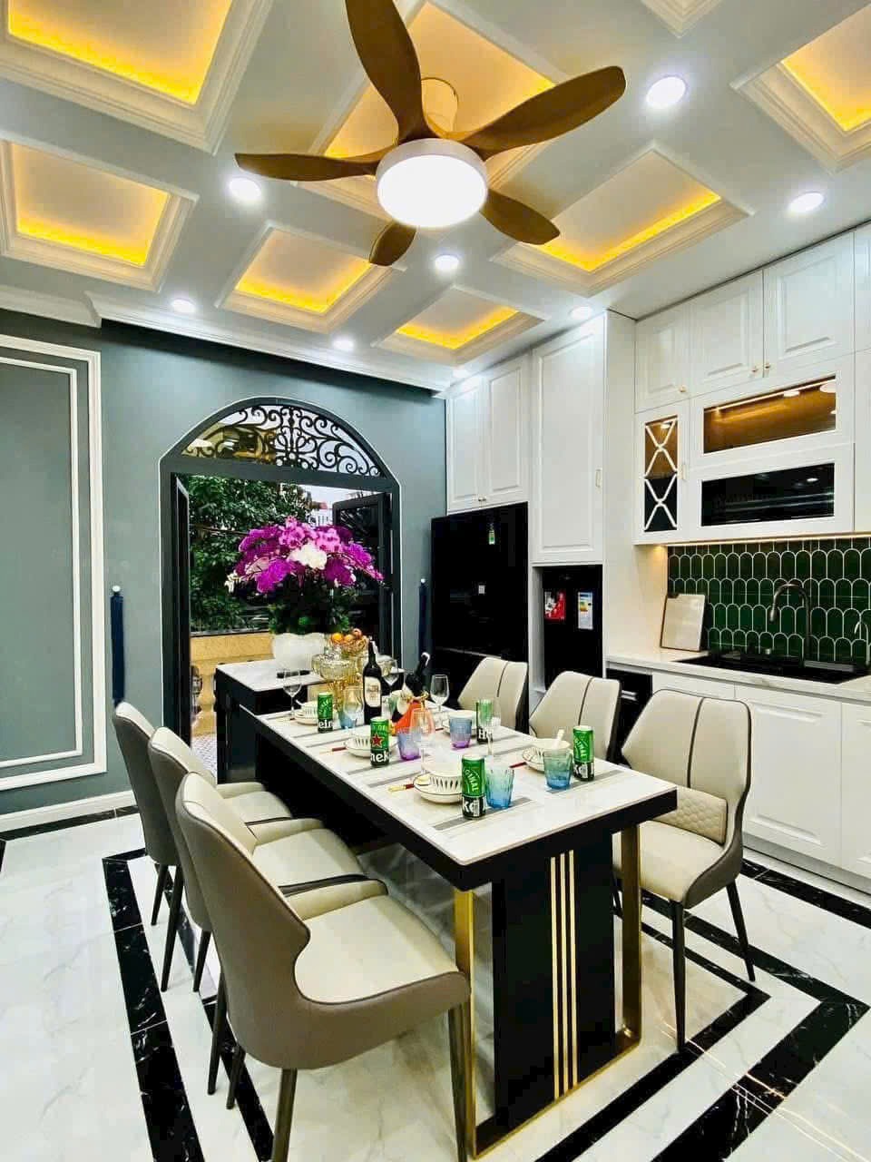 🏡 Bán nhà Bình Chánh giá 1.8 tỷ - Vị trí đẹp, 1 lầu, 3 phòng ngủ