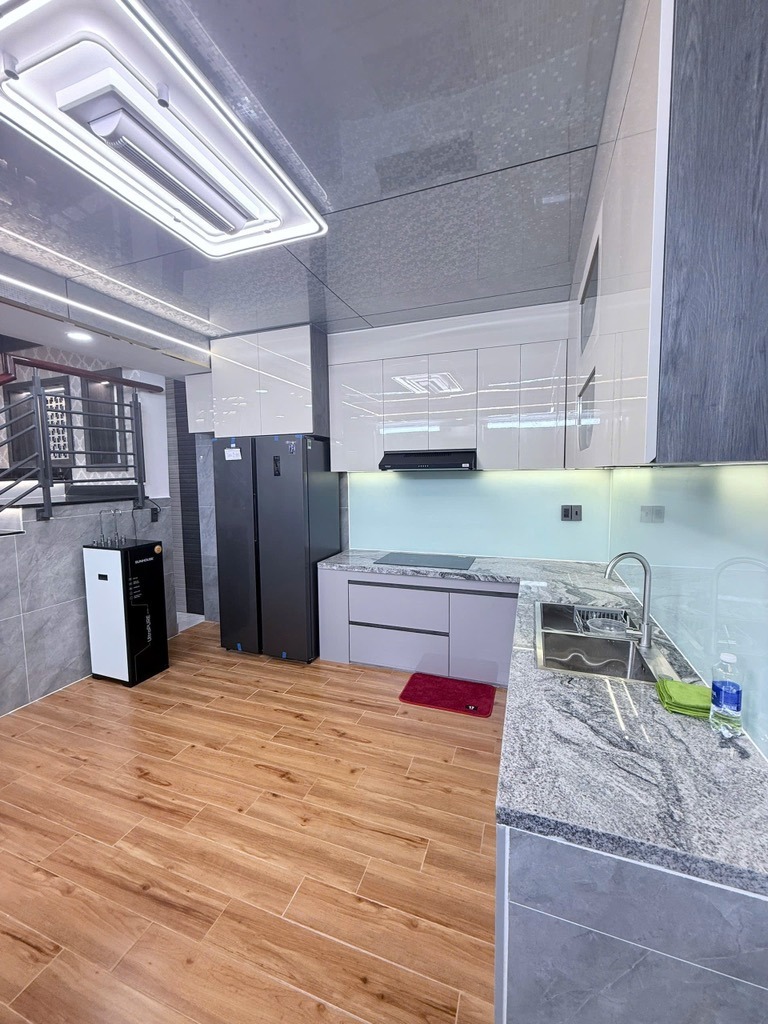 Bán nhà Tân Bình: 4 Tầng, 70m2, Giá 9.9 Tỷ - Vị trí đẹp, Full Nội Thất