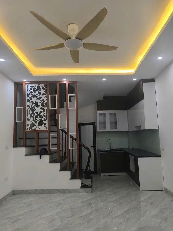 Bán nhà Vĩnh Hưng - Hoàng Mai DT 35m², 5 tầng, Ô tô đỗ cửa, Kinh doanh