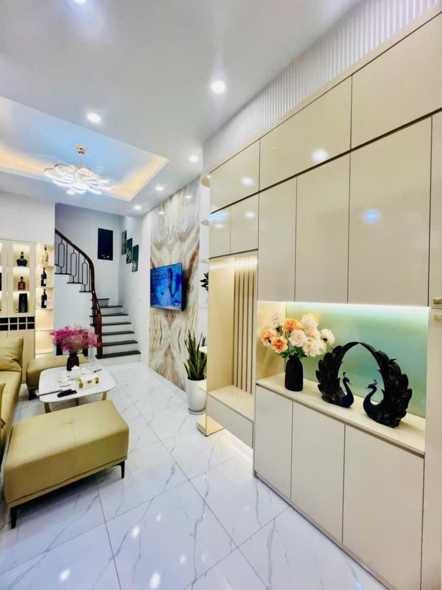 Bán nhà đẹp Hoàng Mai 40m2x3T, Full Nội Thất, 4.8 tỷ