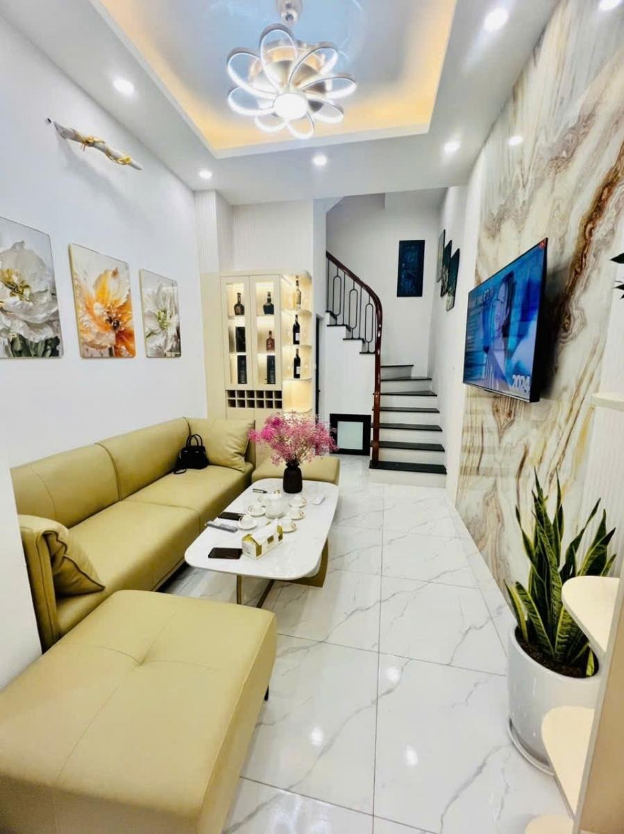 Bán nhà đẹp Hoàng Mai 40m2x3T, Full Nội Thất, 4.8 tỷ