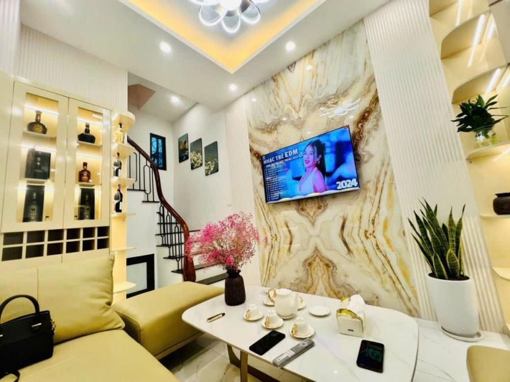 Bán nhà đẹp Hoàng Mai 40m2x3T, Full Nội Thất, 4.8 tỷ