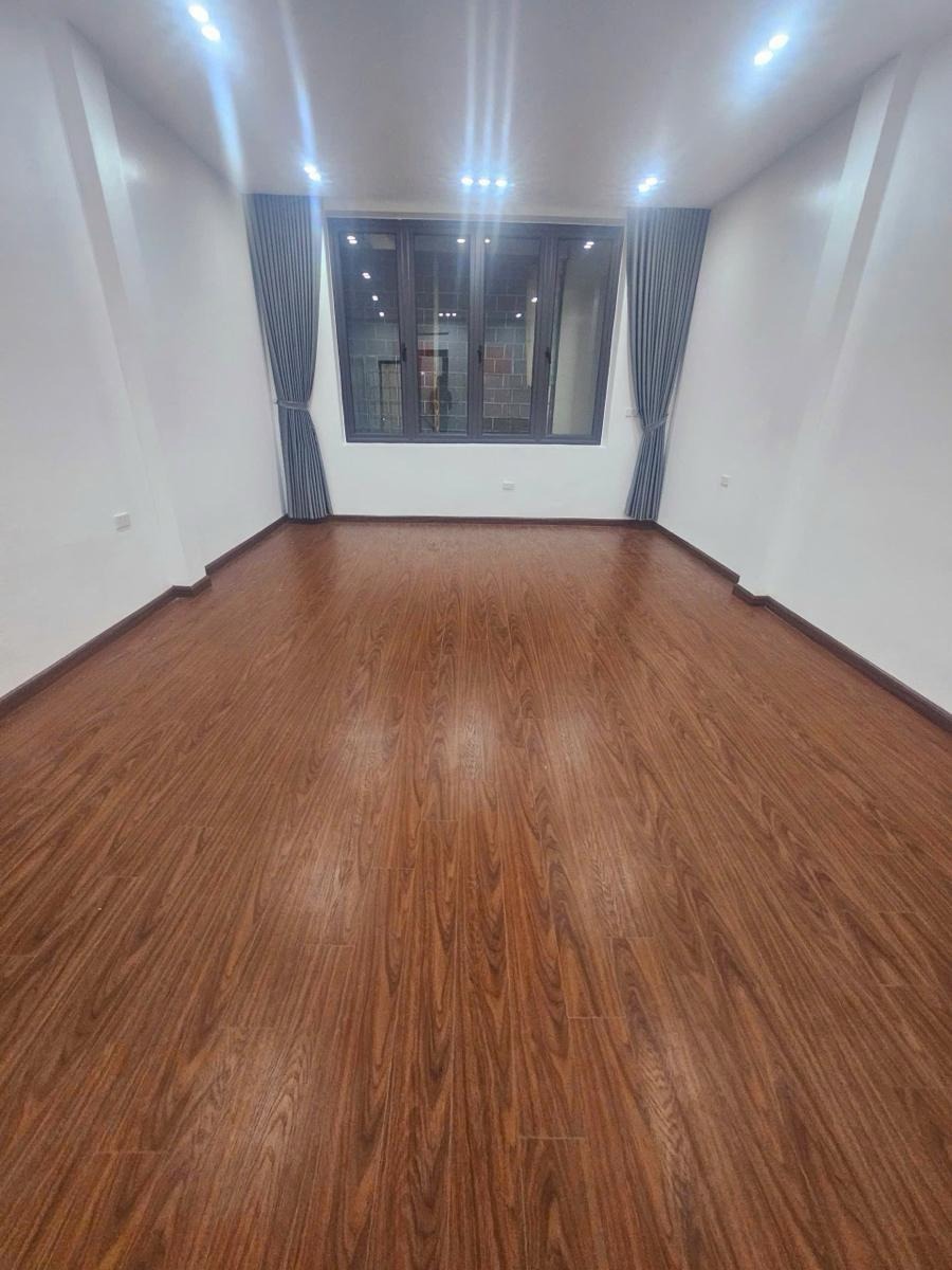 Bán Nhà Mặt Phố Nguyễn Đức Cảnh 42m2x4T - Full Nội Thất - Giá 7.5 Tỷ