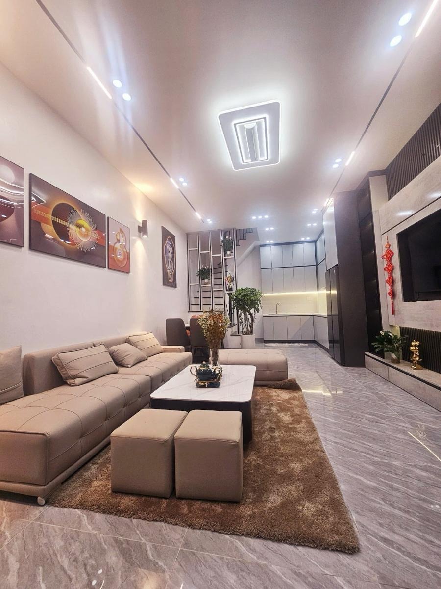 Bán Nhà Mặt Phố Nguyễn Đức Cảnh 42m2x4T - Full Nội Thất - Giá 7.5 Tỷ