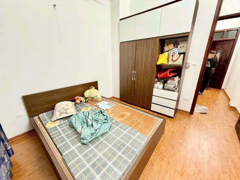 Bán nhà mặt tiền Cầu Giấy: 33m2, 5 tầng, giá 6.5 tỷ - Vị trí VIP