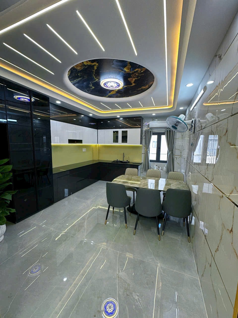 Bán nhà 5 tầng Bình Tân - Vị trí đẹp, đường rộng 12m