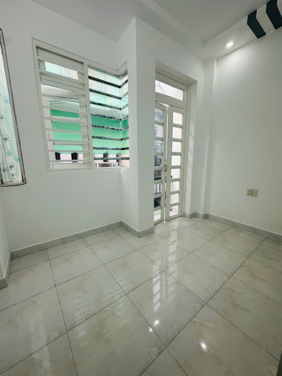 Nhà 1 Lửng 1 Lầu, 2PN, Hẻm Oto, 501 Lê Văn Khương, 1.1 tỷ - Vị trí đắc địa