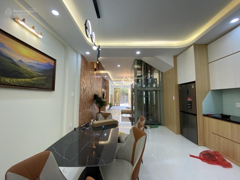 Bán nhà Quận 7 - 90m2 - 4PN - Giá 14.5 tỷ - Vị trí đắc địa