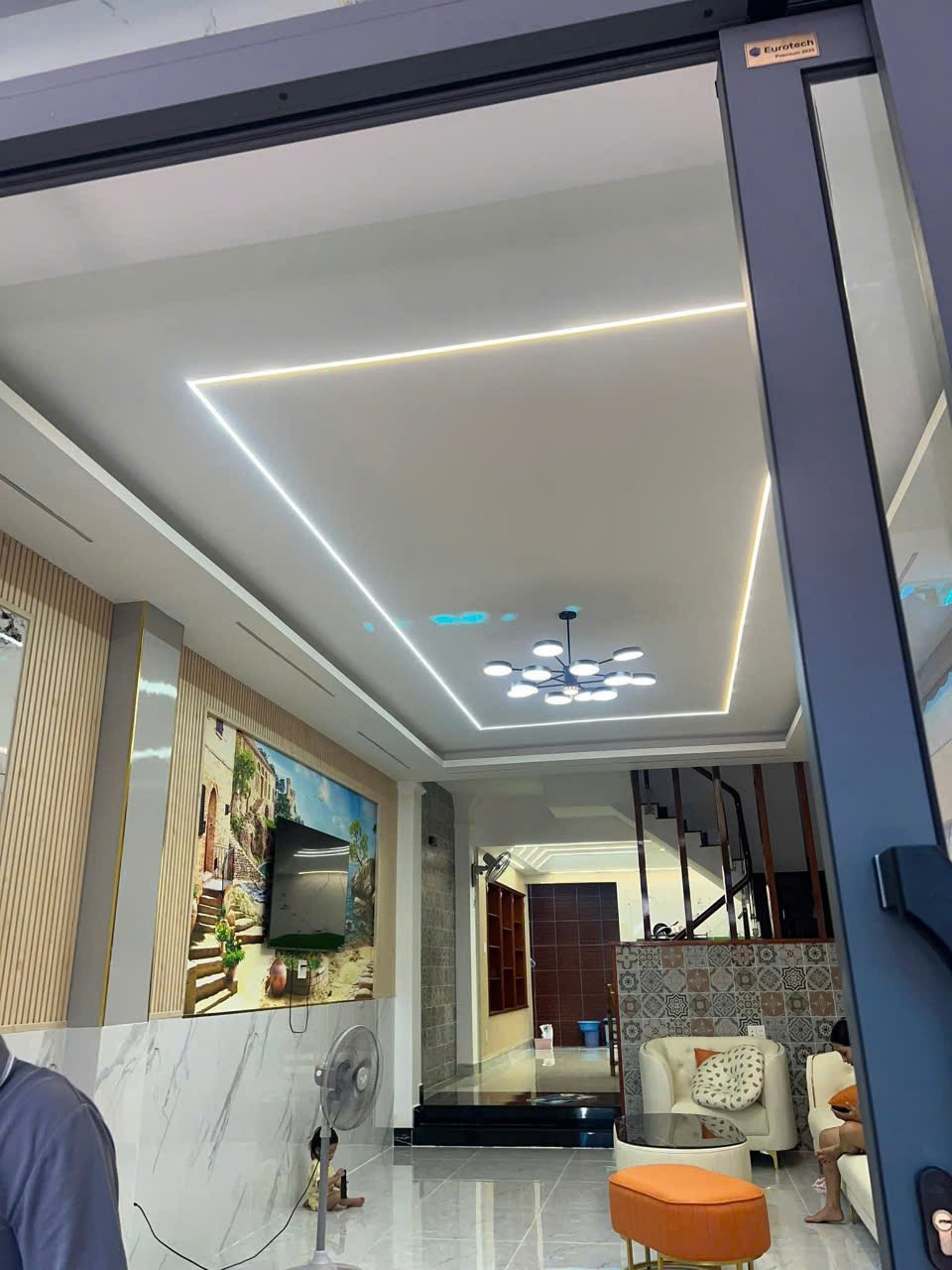 Nhà Đẹp Diện Tích Khủng 1 Trệt 3 Lầu Quận 12 - Vị Trí Đắc Địa