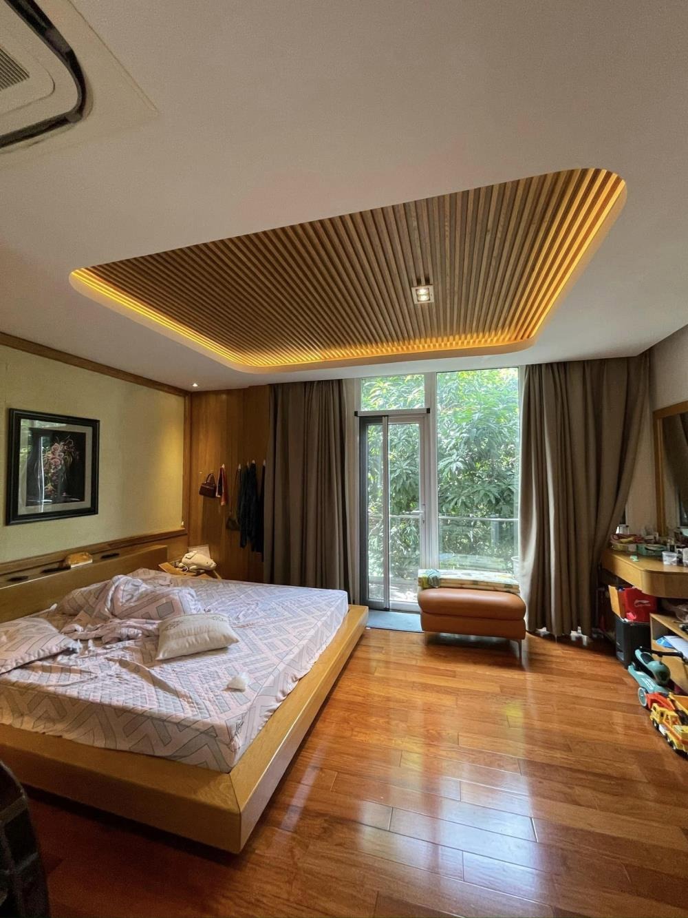 Bán Biệt Thự Mỹ Đình - Mặt Phố - 4 Tầng - 70 Tỷ