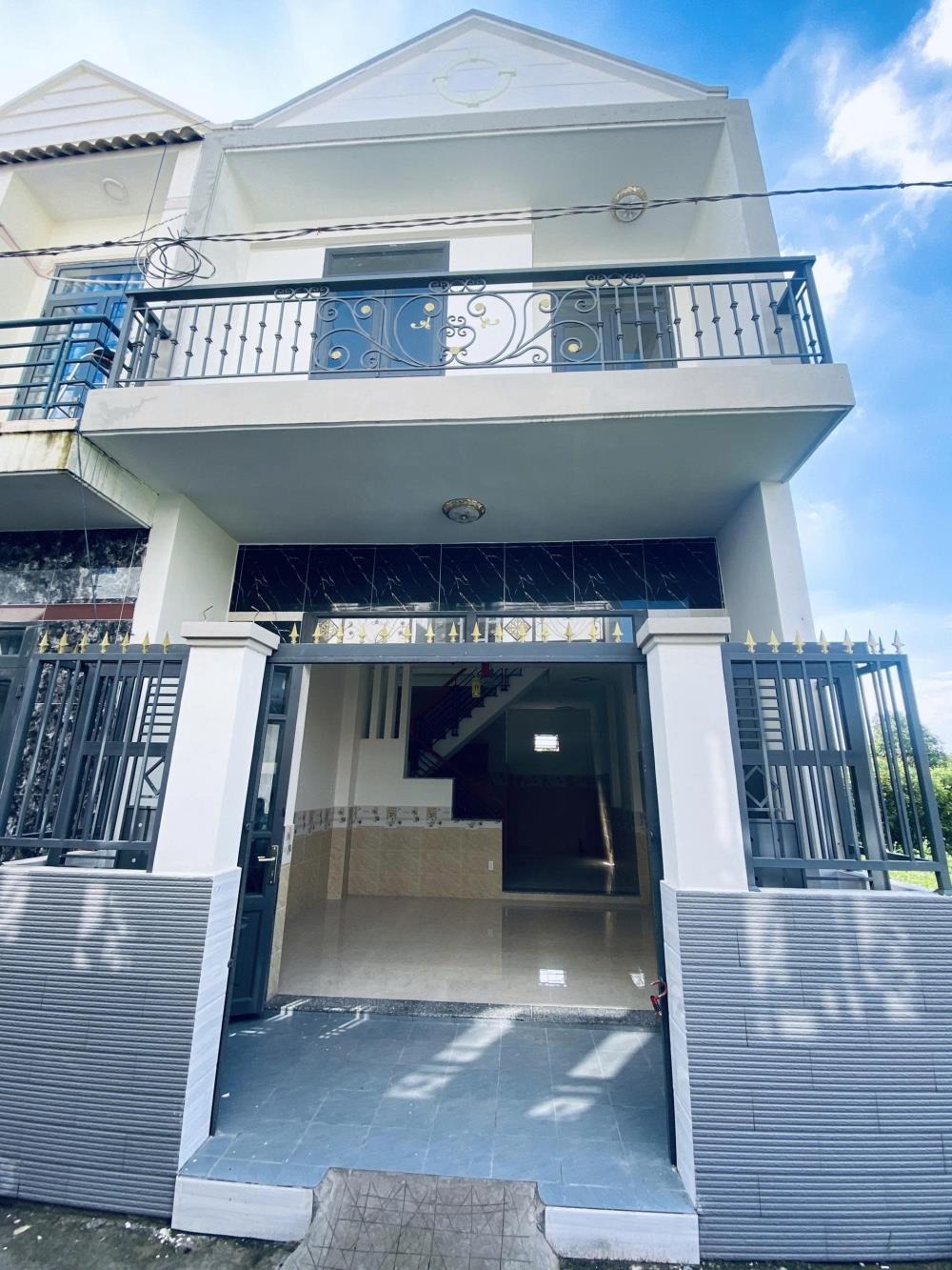 Bán Nhà Hóc Môn Giá Rẻ 945tr - Sổ Hồng Riêng, 1 Trệt 1 Lầu