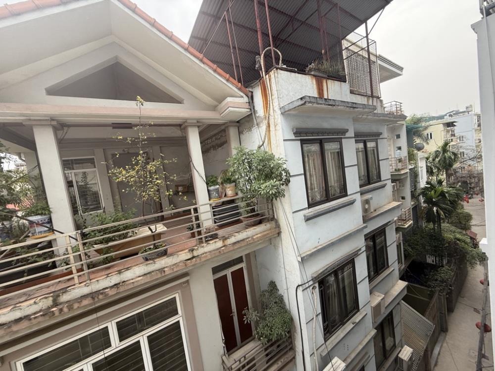 Nhà Phố 6 Tầng, Thang Máy, Đỗ Ô Tô Cửa - Giá 11.5 Tỷ - Vị Trí Vàng Tây Hồ