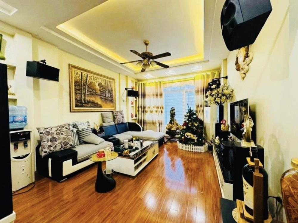 Bán nhà Nguyễn Khang, Cầu Giấy: 52m2 - Mặt tiền 4m - Ô tô đỗ cửa 24/7