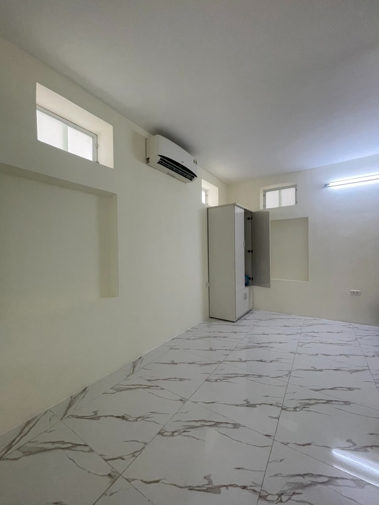 Căn Hộ Tập Thể Lô Góc Tân Mai: Full Nội Thất, Ngõ Ô Tô, 3.3 Tỷ