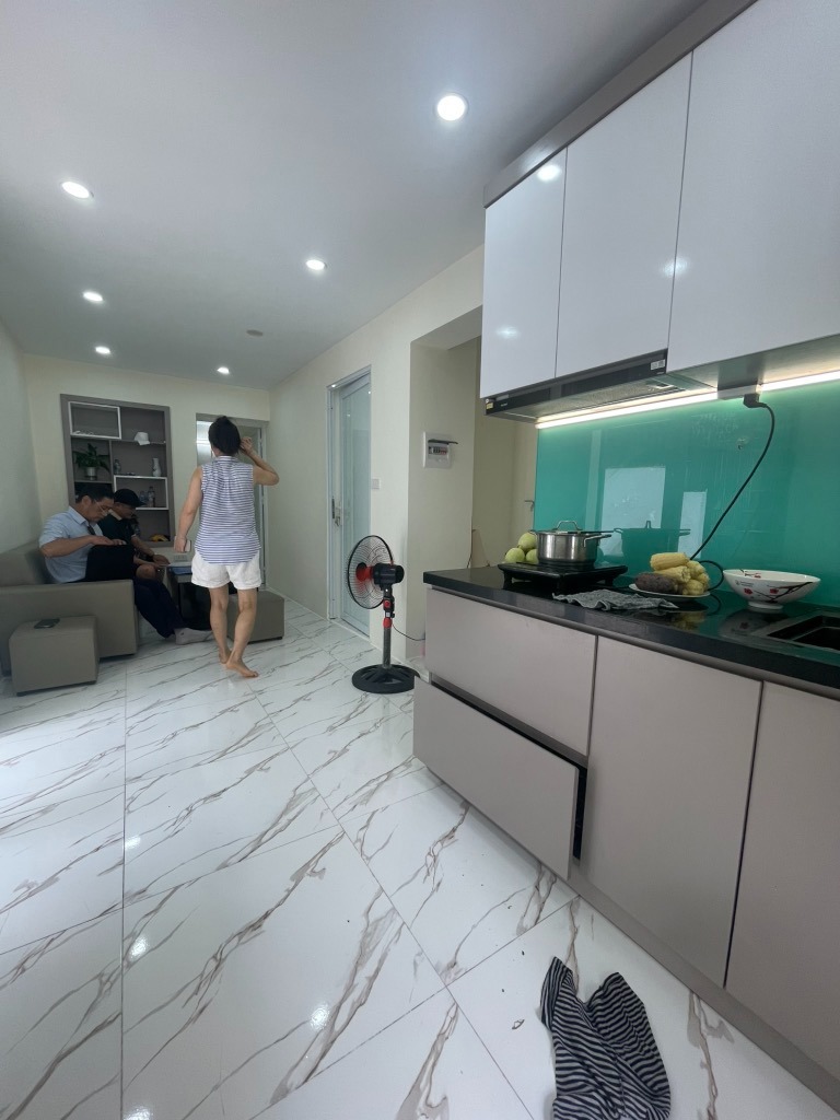 Căn Hộ Tập Thể Lô Góc Tân Mai: Full Nội Thất, Ngõ Ô Tô, 3.3 Tỷ