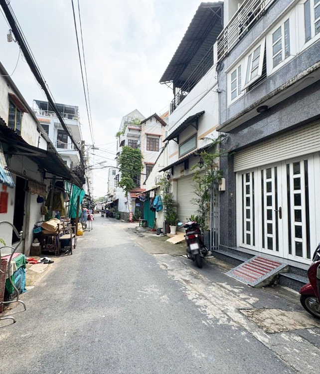 Nhà 3 Tầng Tân Bình: Hẻm Xe Hơi, 45m2, Giá 7 Tỷ - Vị Trí Đắc Địa