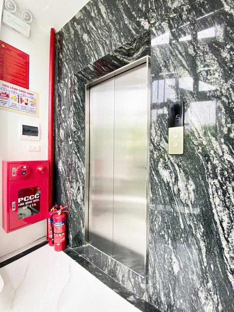 Nhà VIP Mặt Phố Cổ Nhuế: 9 Tầng, Mặt Tiền Siêu Lợi Thế KD, Ô Tô Vỉa Hè