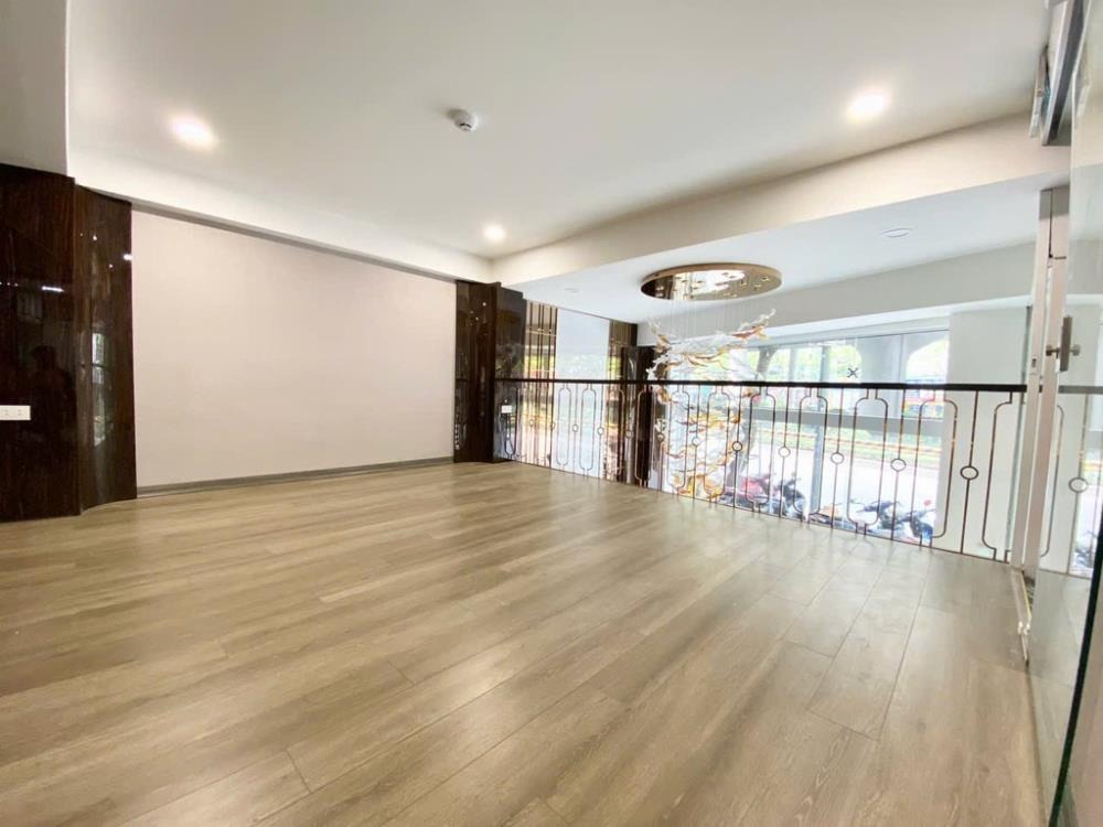 Nhà VIP Mặt Phố Cổ Nhuế: 9 Tầng, Mặt Tiền Siêu Lợi Thế KD, Ô Tô Vỉa Hè