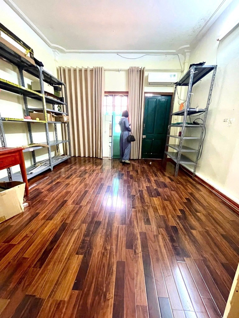 Bán nhà phố Kim Mã - Giá siêu hời, 55m2, 4 tầng, 4 phòng ngủ