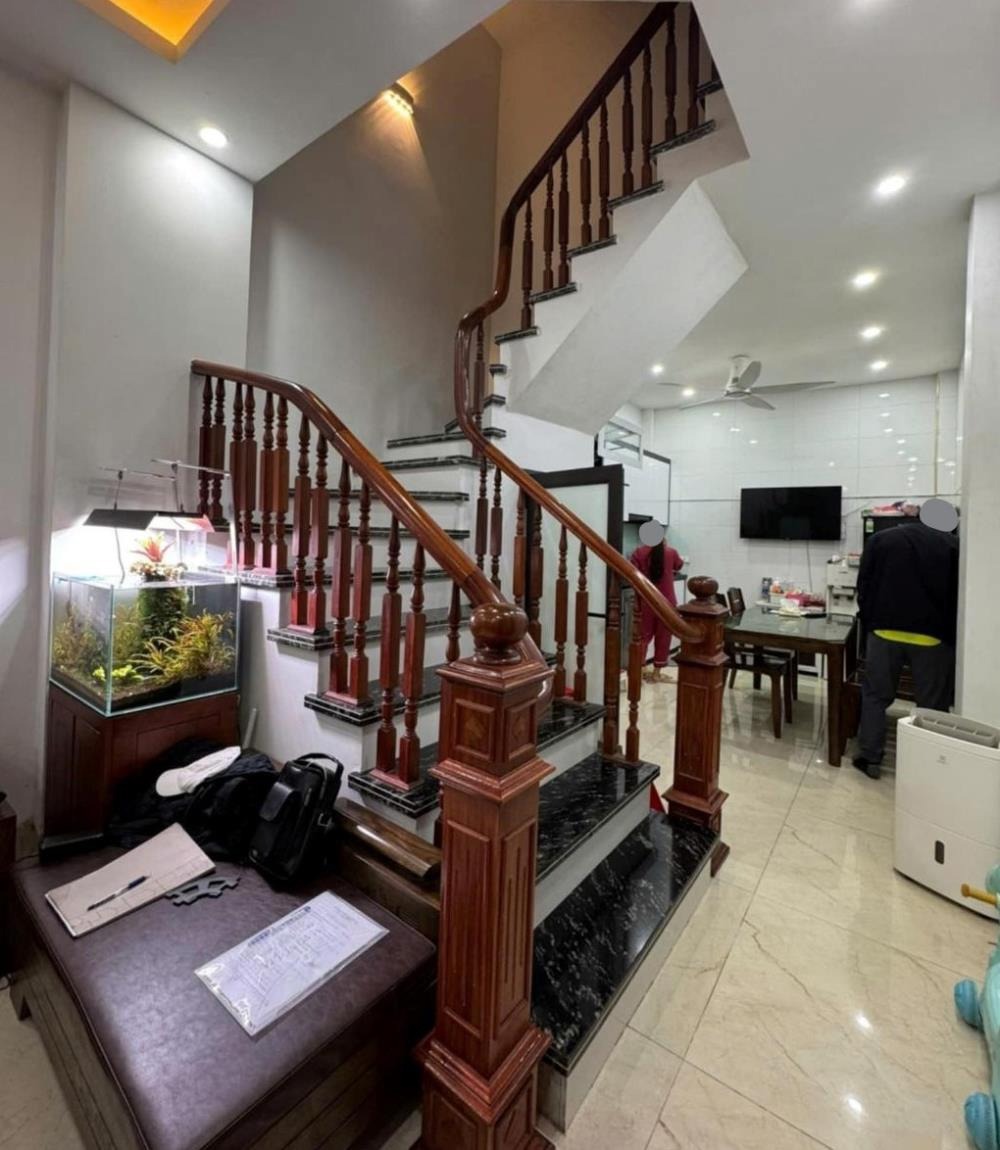 Nhà đẹp Cầu Giấy 35m2 - 8.35 tỷ - Vị trí đắc địa, tiện ích đầy đủ