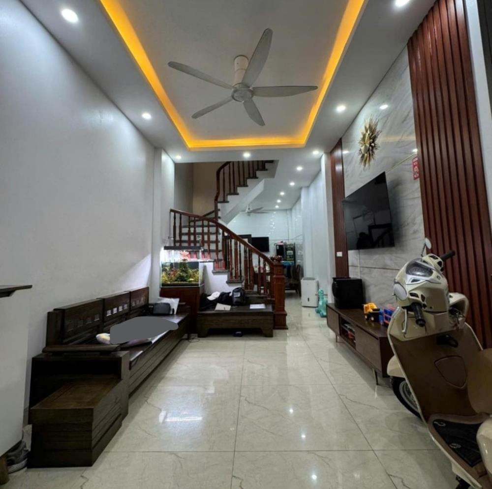Nhà đẹp Cầu Giấy 35m2 - 8.35 tỷ - Vị trí đắc địa, tiện ích đầy đủ