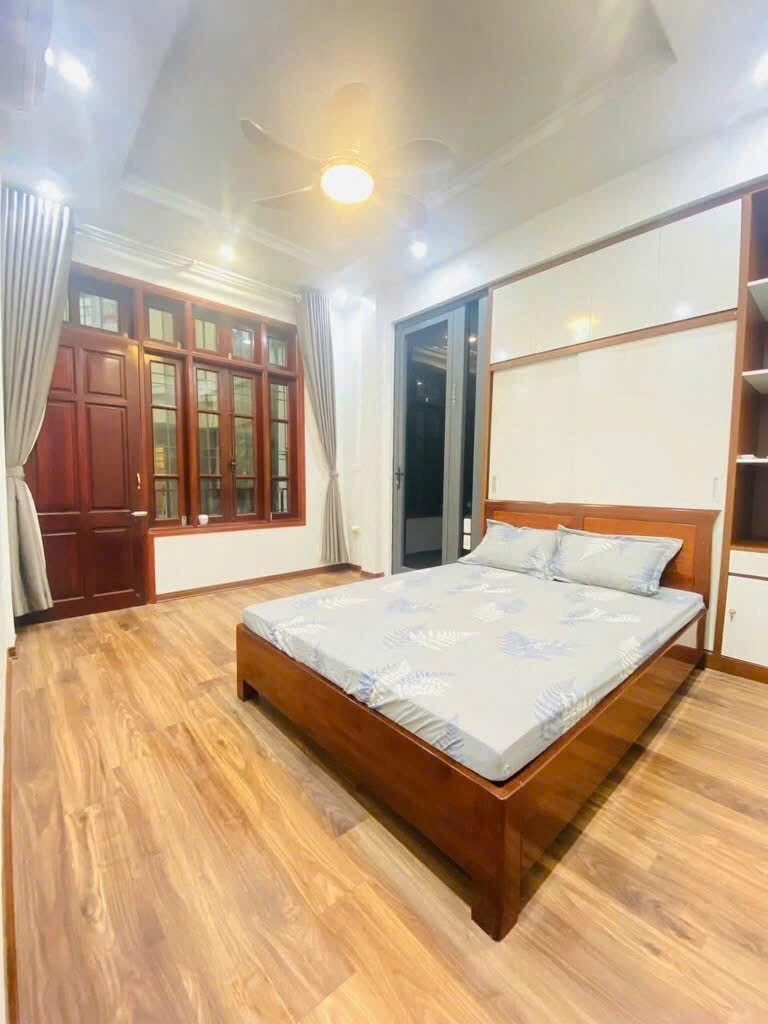 Hào Nam 40m2, Mặt Tiền 4m, Gần Ga Cát Linh - Full Công Năng