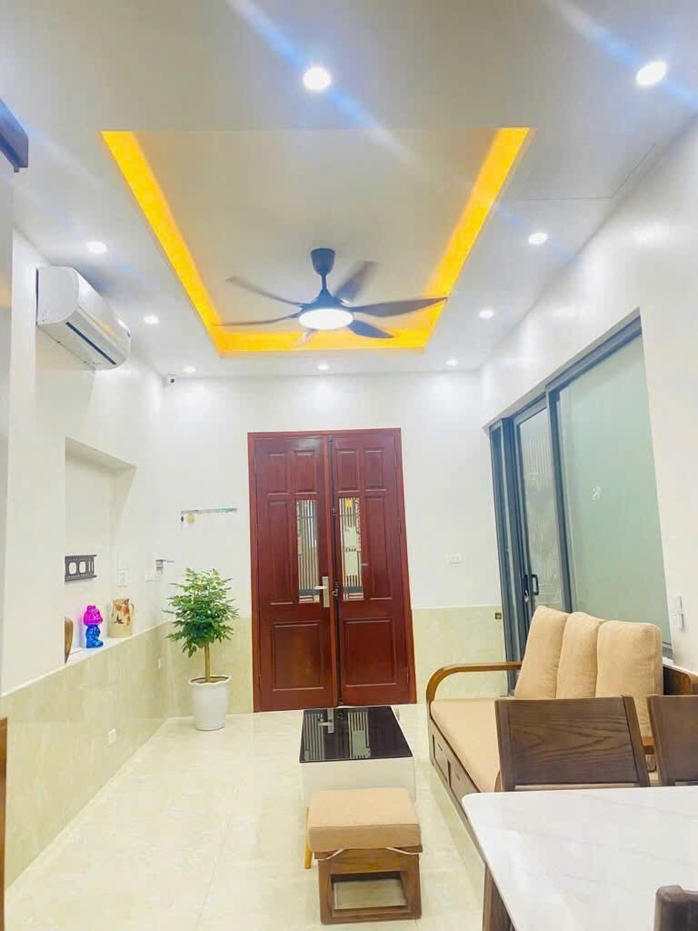Hào Nam 40m2, Mặt Tiền 4m, Gần Ga Cát Linh - Full Công Năng