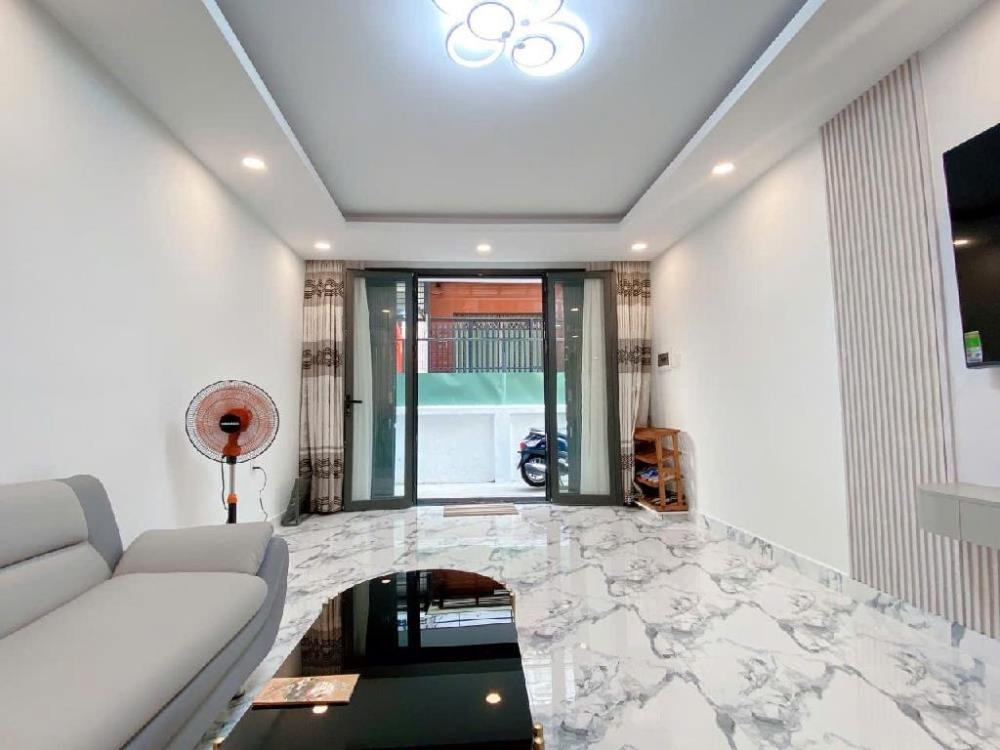 Bán nhà 40m2 Nguyễn Trọng Tuyển, 3 Tầng, Full Nội Thất, Giá Tốt