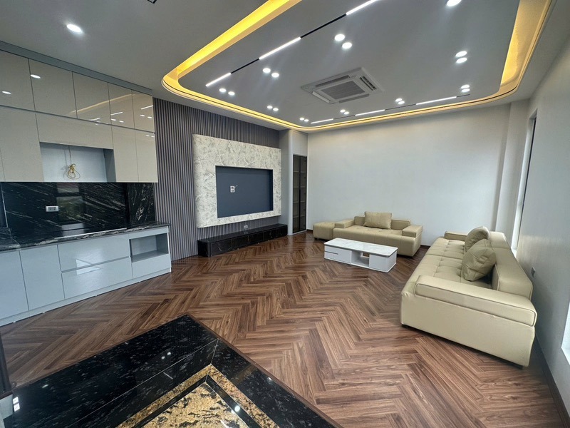 Nhà Nguyễn Văn Cừ - 6 Tầng, Thang Máy, Mặt Tiền Rộng - Giá Hơn 1 Tỷ