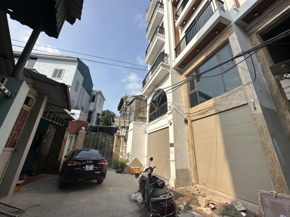 Nhà phố Thạch Bàn - Gara Oto - 45m2 x 5 Tầng - Giá 8 Tỷ+