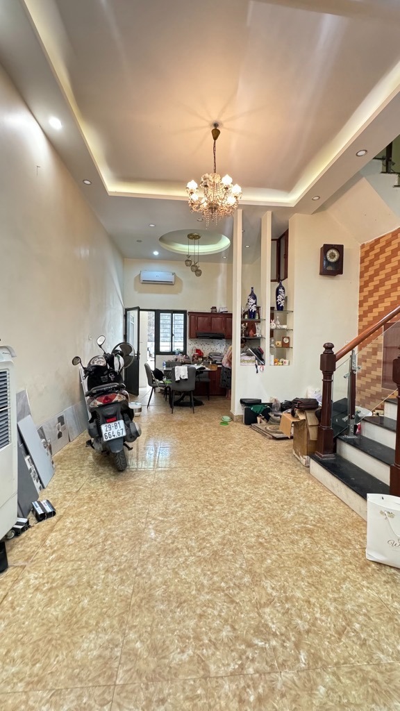 Bán nhà đường Bưởi, Ba Đình - 15.5 tỷ - Ô tô vào nhà, 81m2