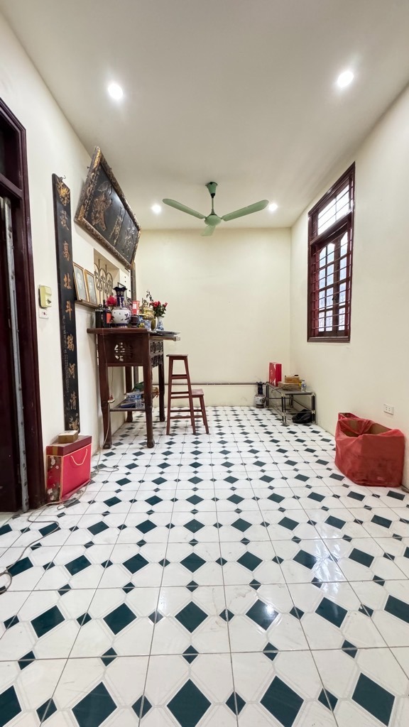 Bán nhà đường Bưởi, Ba Đình - 15.5 tỷ - Ô tô vào nhà, 81m2